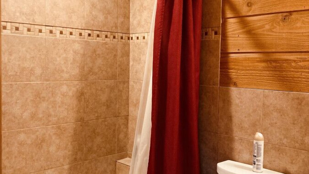 Photo of Bathroom in Island Park