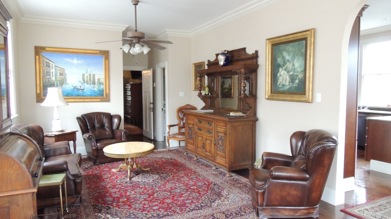 Photo of Livingroom in Algiers Point