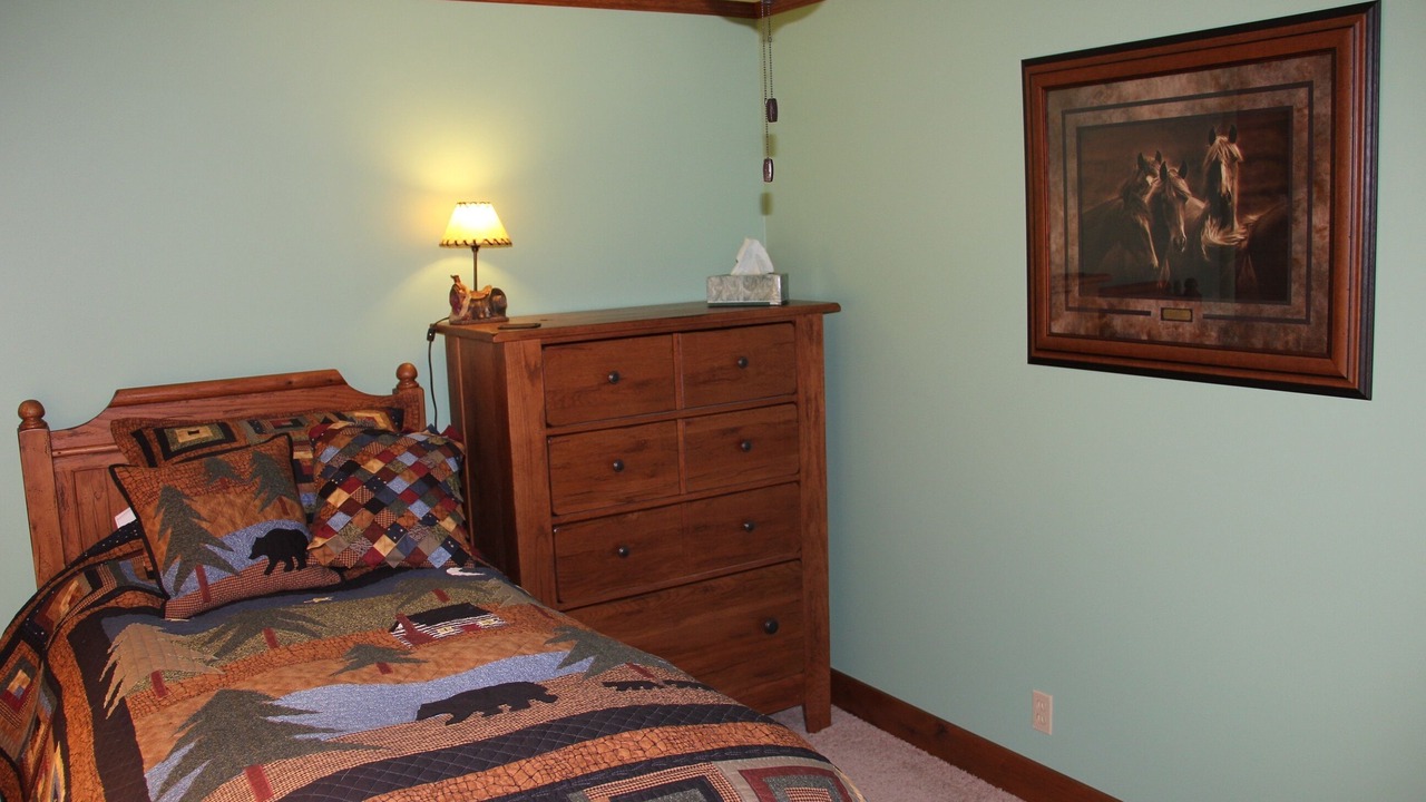 Photo of Bedroom in Wineglass