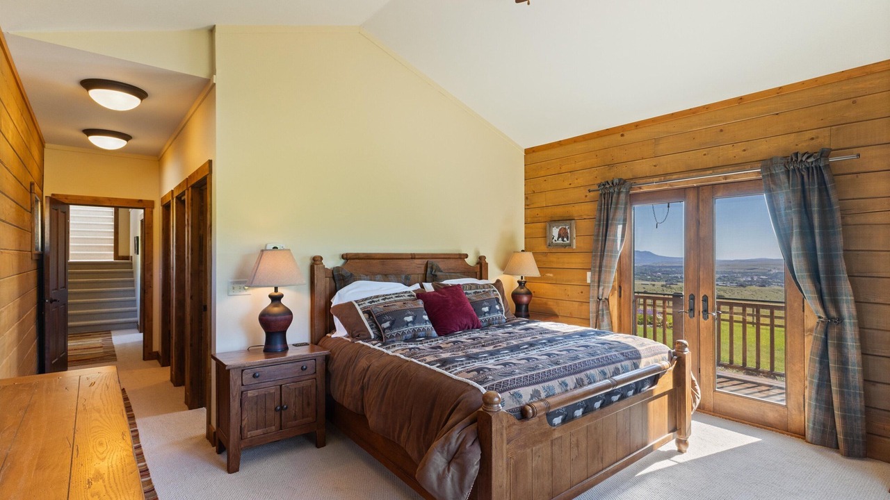 Photo of Bedroom in Wineglass