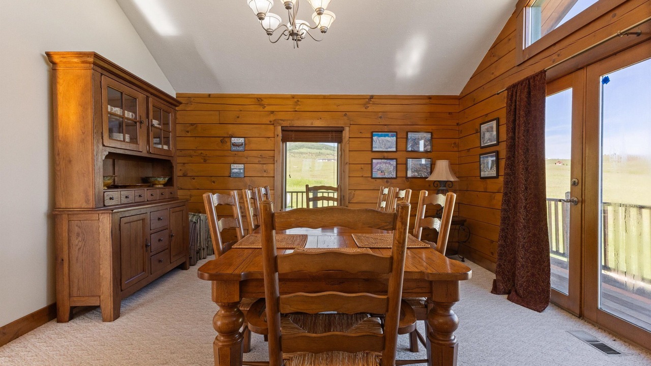 Photo of Livingroom in Wineglass