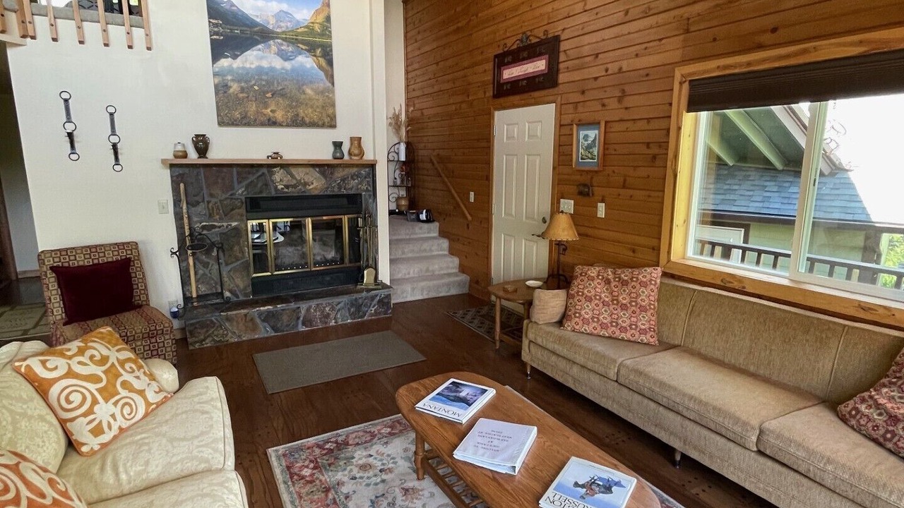 Photo of Livingroom in West Glacier