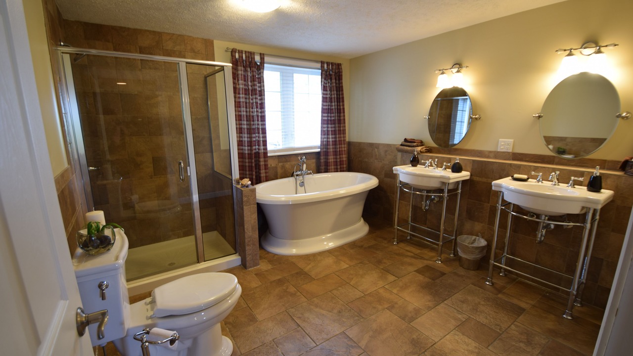 Photo of Bathroom in Lakeview