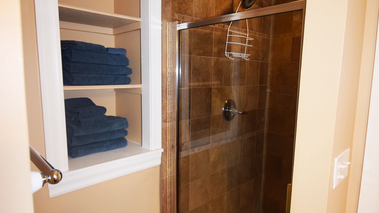 Photo of Bathroom in Lakeview