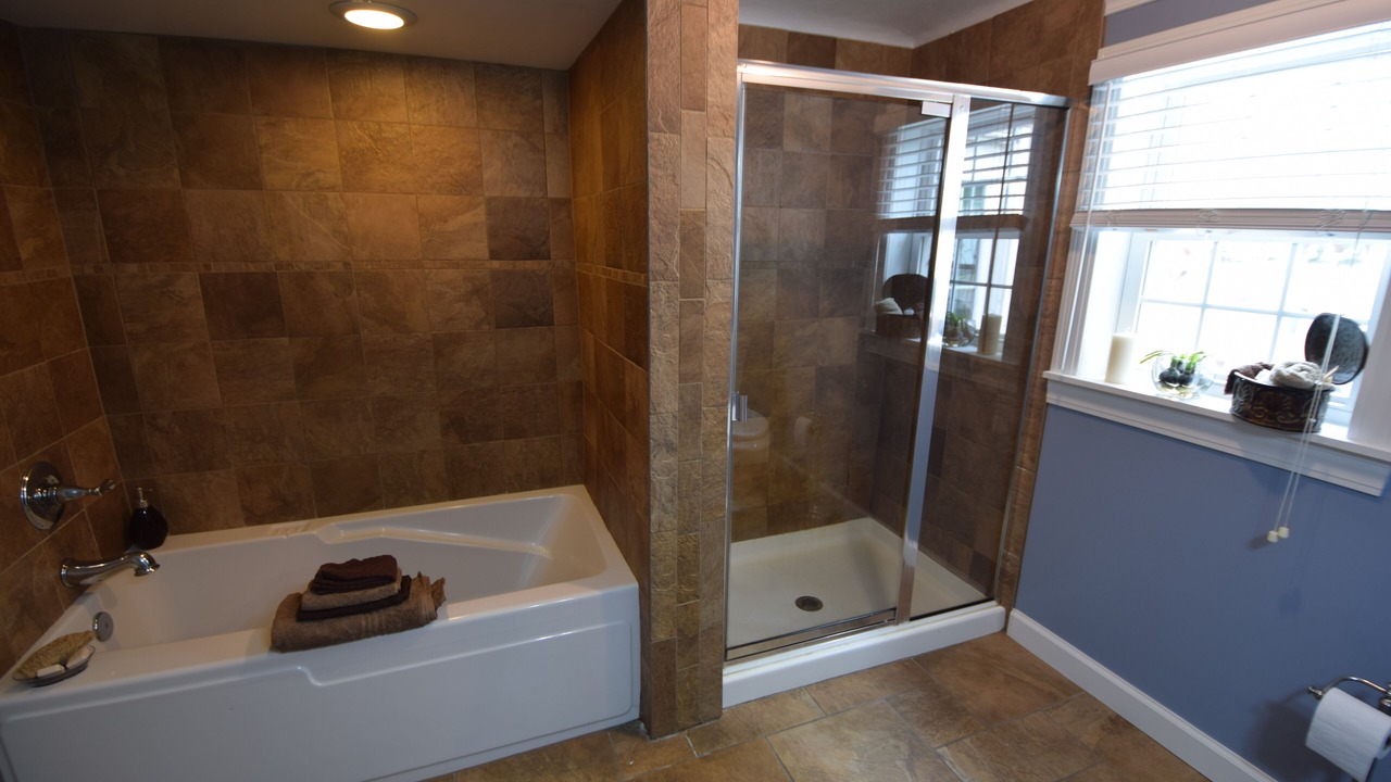 Photo of Bathroom in Lakeview