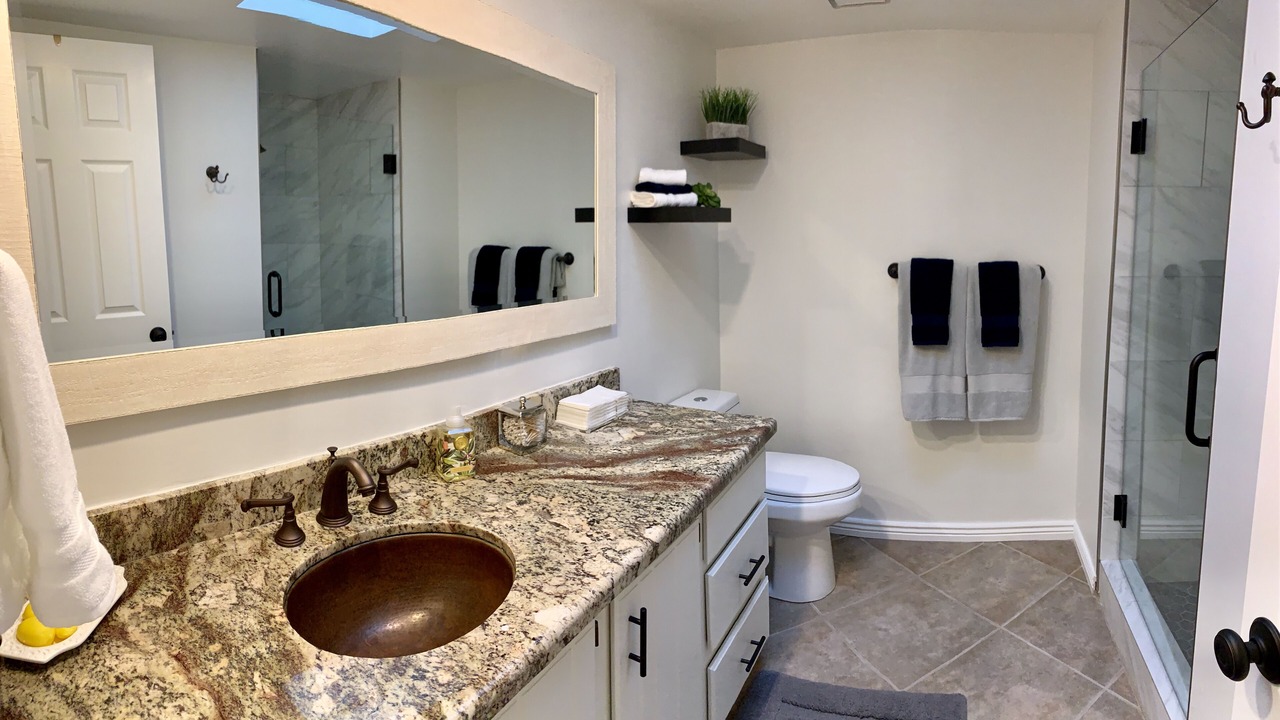 Photo of Bathroom in Honeyridge Manor