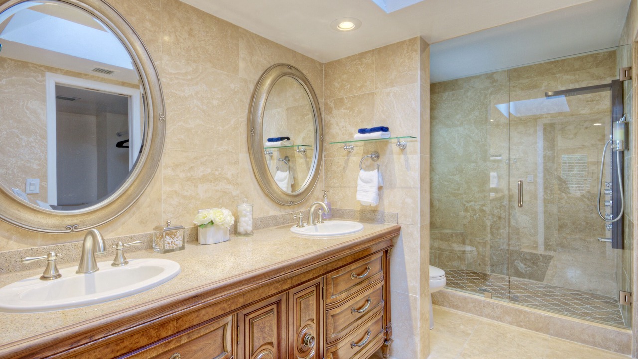 Photo of Bathroom in Honeyridge Manor