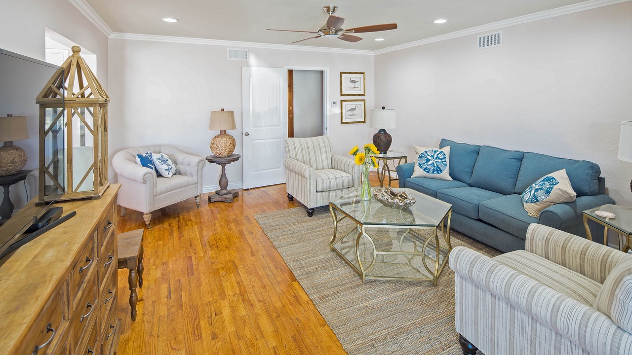 Photo of Livingroom in North Pacific Beach