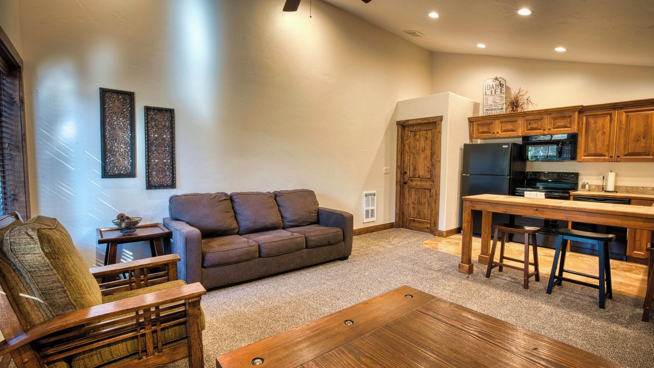 Photo of Livingroom in Island Park
