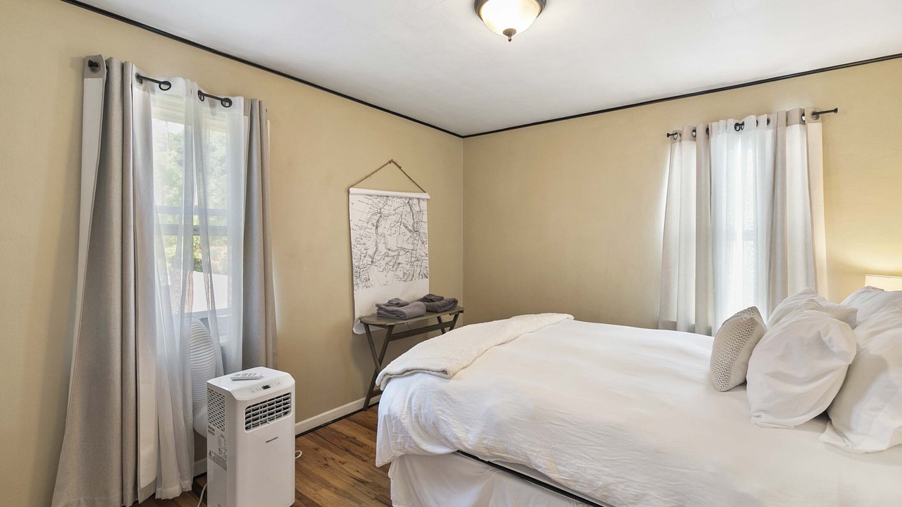 Photo of Bedroom in University District