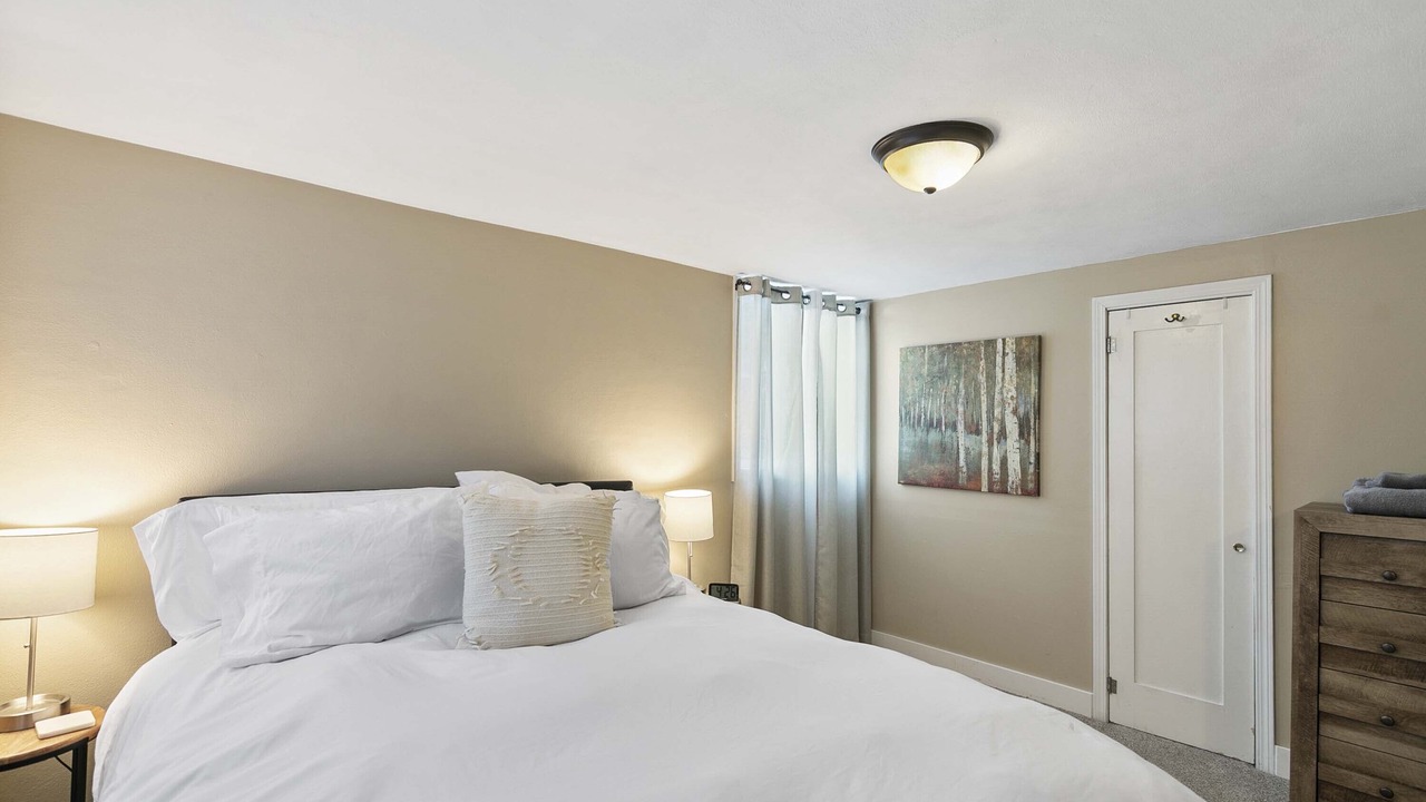 Photo of Bedroom in University District