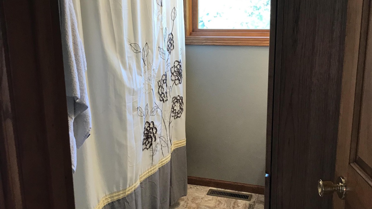 Photo of Bathroom in Roseglen