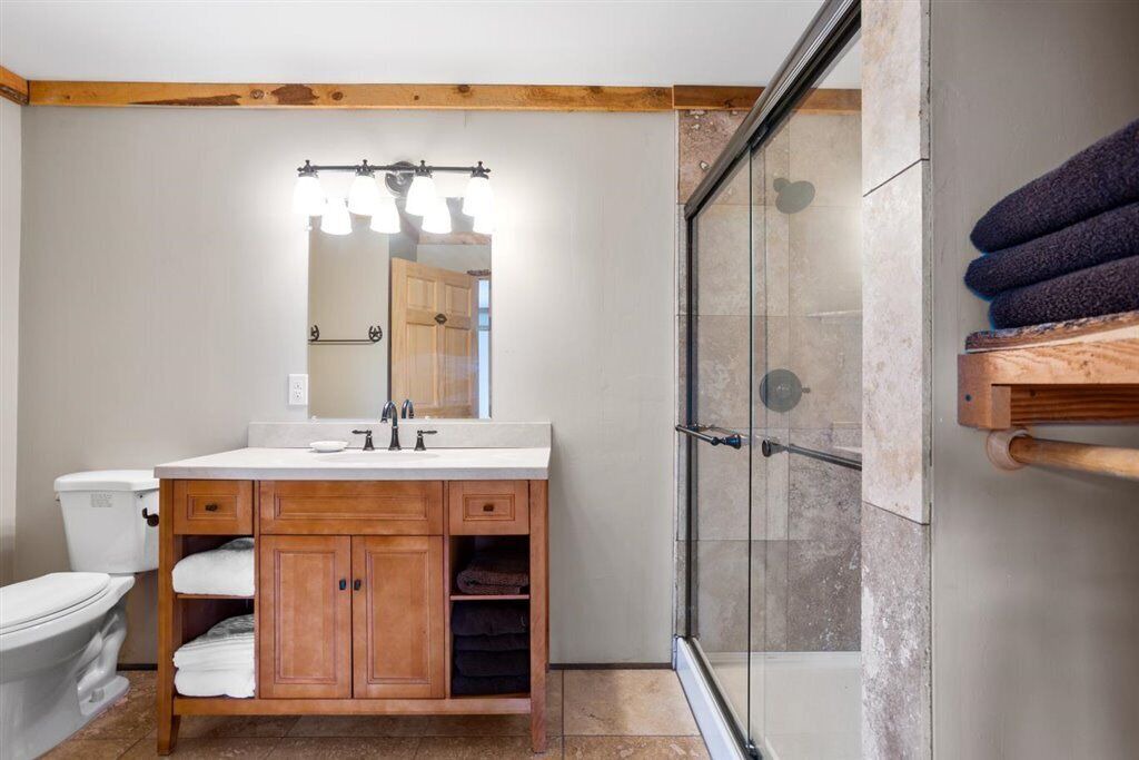 Photo of Bathroom in Nye