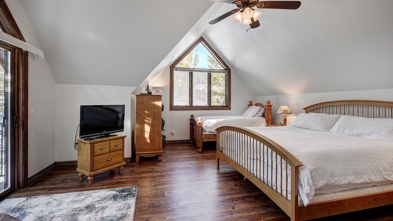 Photo of Bedroom in Peak 8