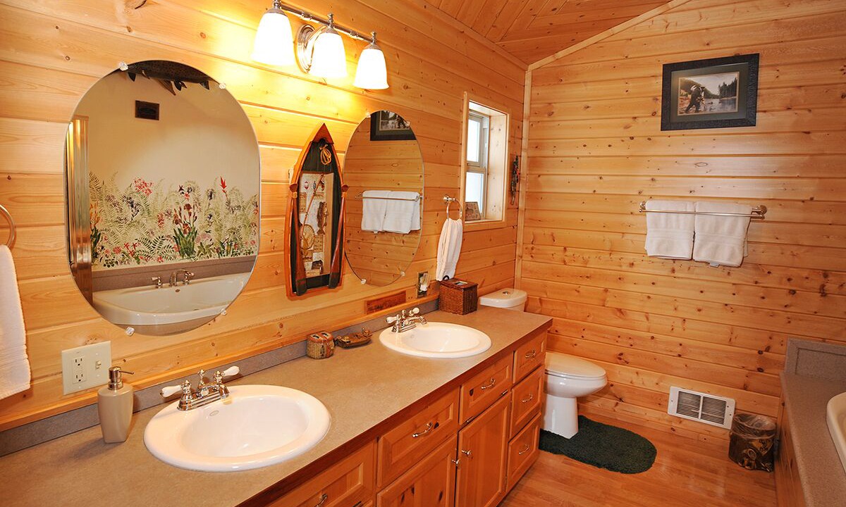 Photo of Bathroom in Island Park