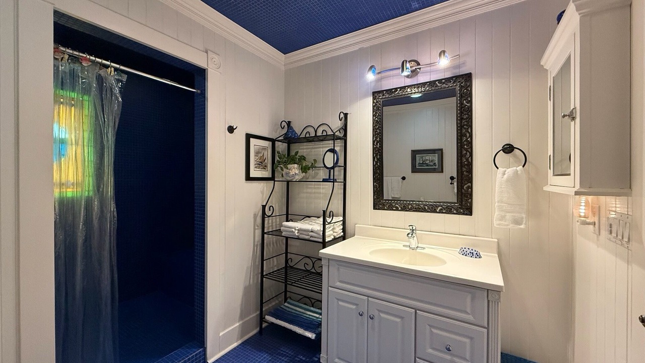 Photo of Bathroom in Almo