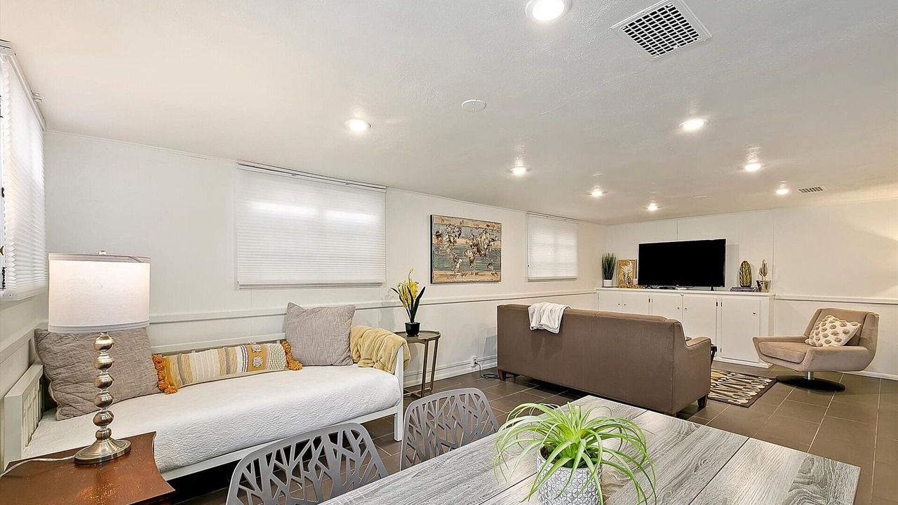 Photo of Livingroom in North End