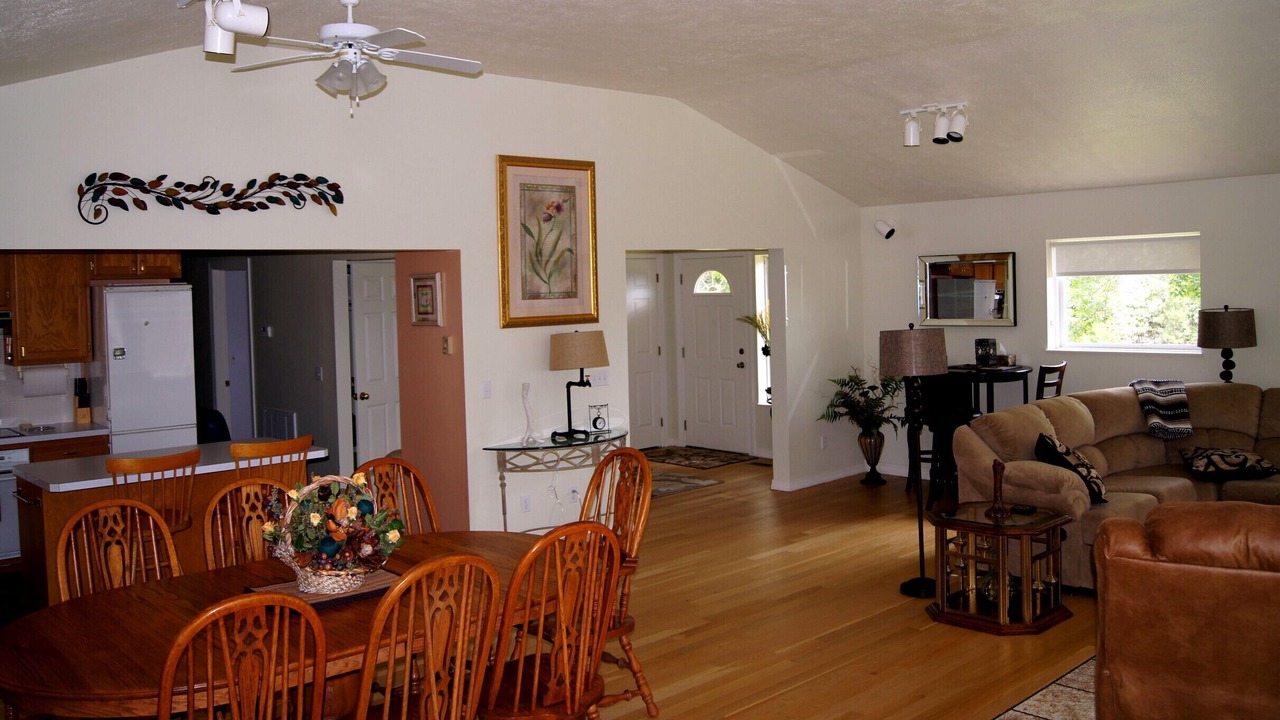 Photo of Livingroom in Harrison