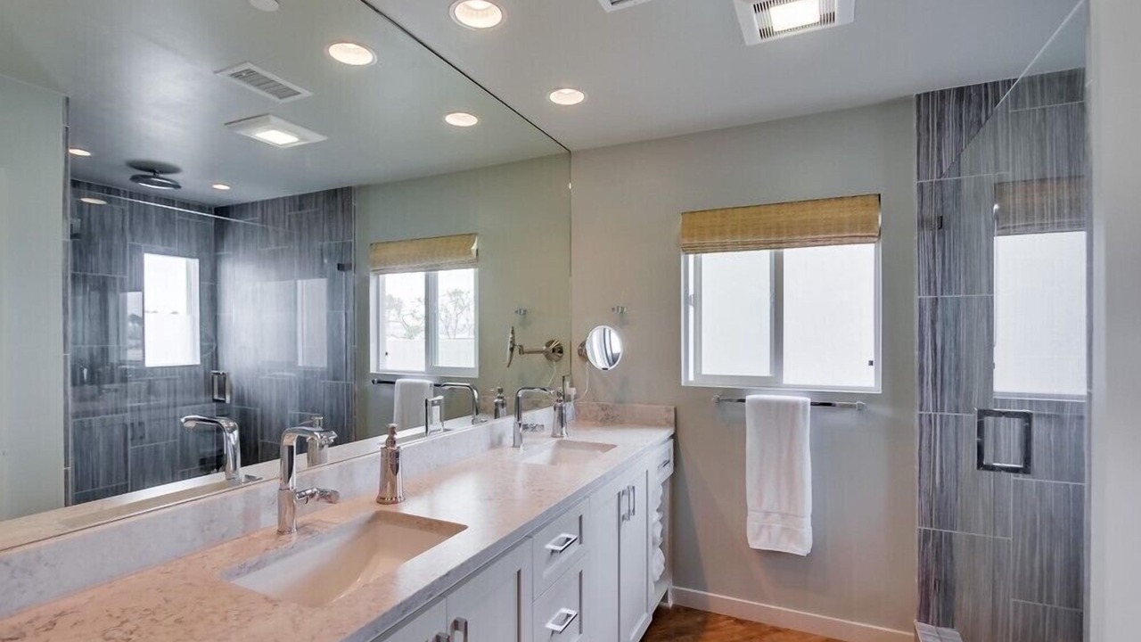 Photo of Bathroom in Central Mission Beach