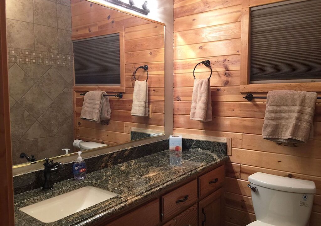 Photo of Bathroom in Island Park