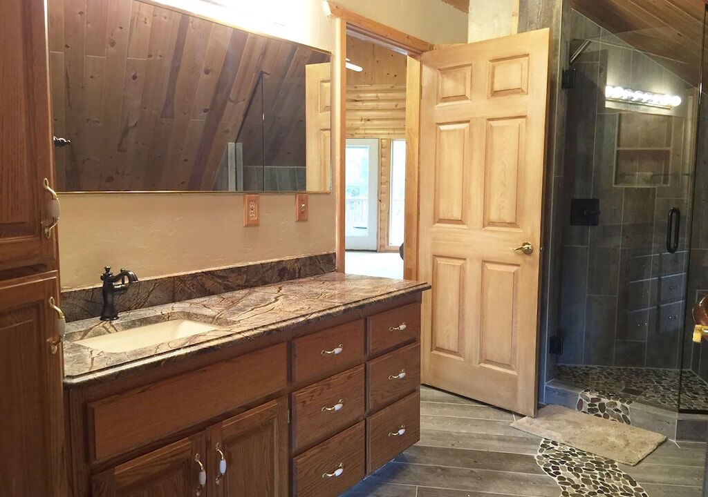 Photo of Bathroom in Island Park