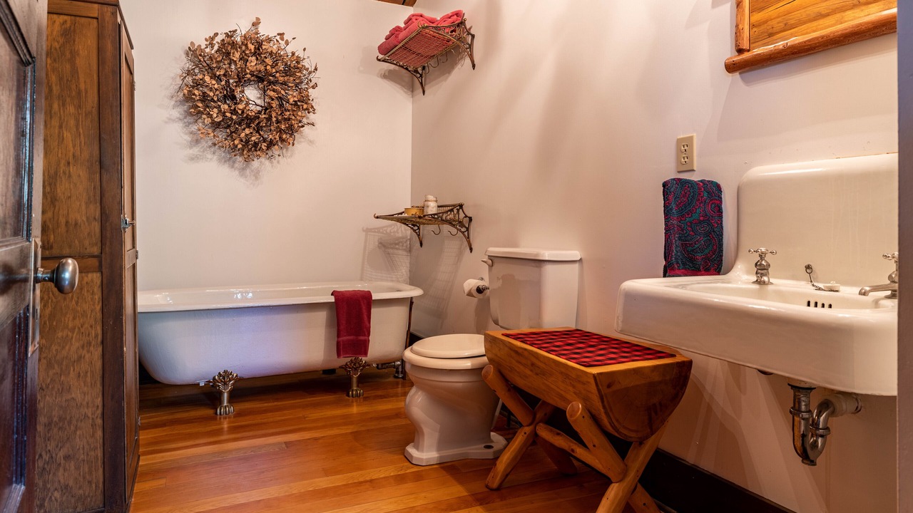 Photo of Bathroom in Wapiti