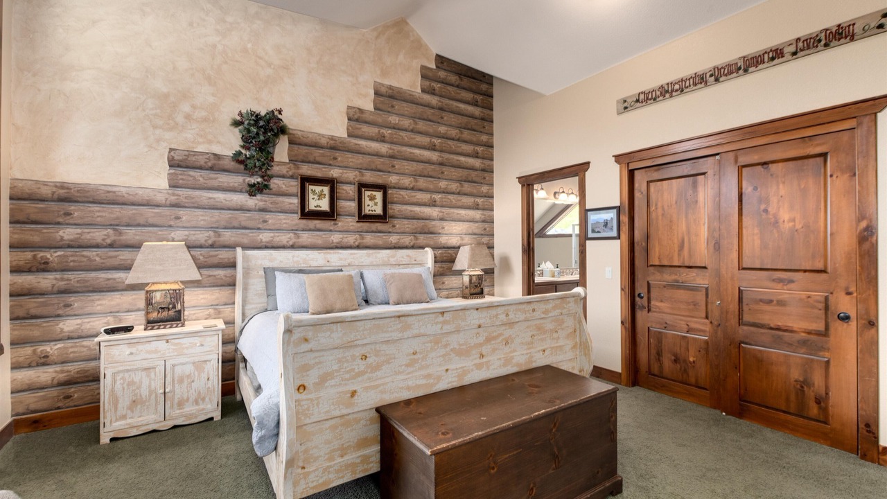 Photo of Bedroom in Four O'Clock