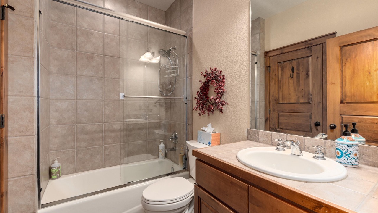 Photo of Bathroom in Four O'Clock
