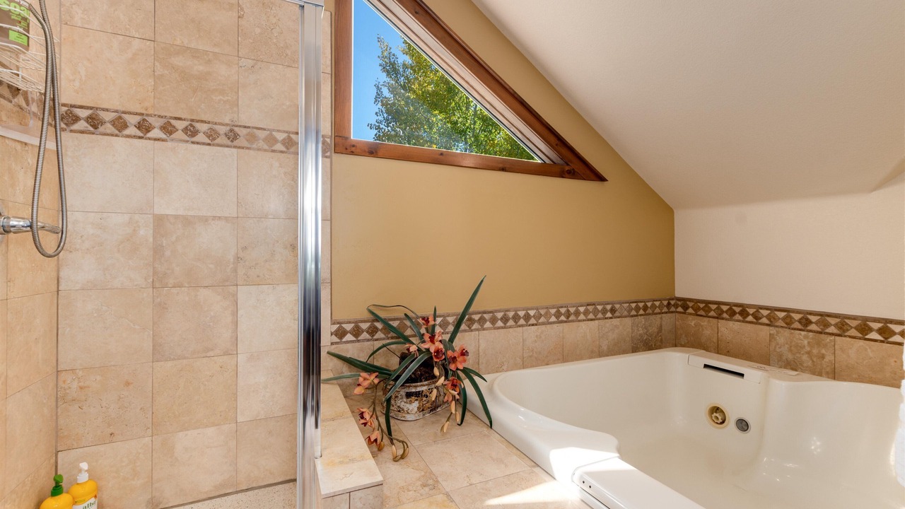 Photo of Bathroom in Four O'Clock