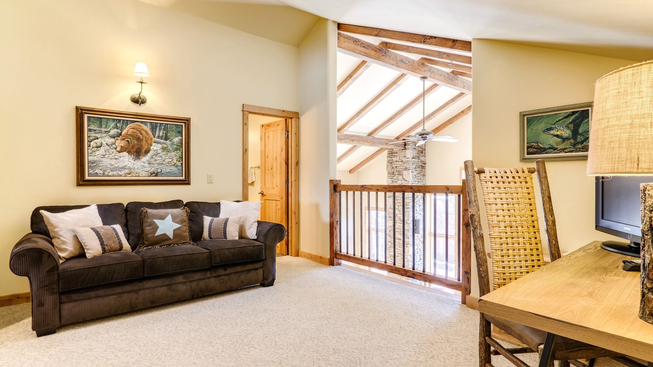 Photo of Livingroom in Big Sky
