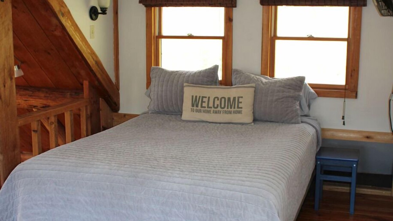 Photo of Bedroom in Nelsonville