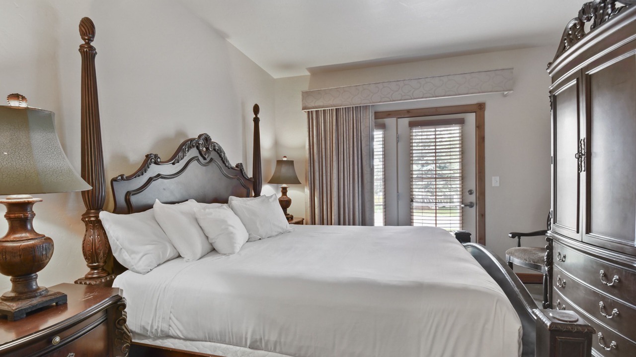 Photo of Bedroom in Midway