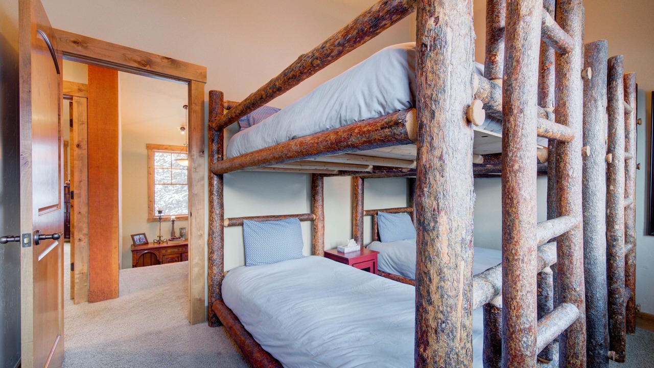 Photo of Bedroom in Powder Ridge