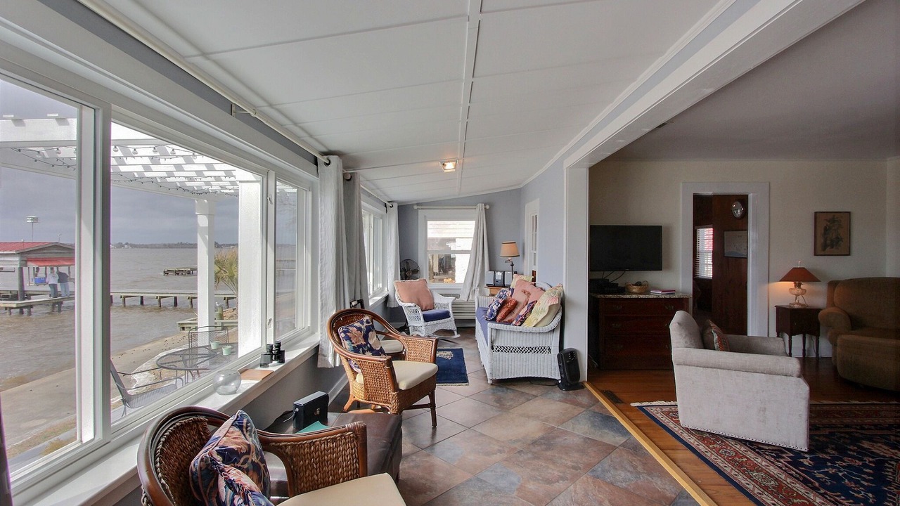Photo of Livingroom in River Road