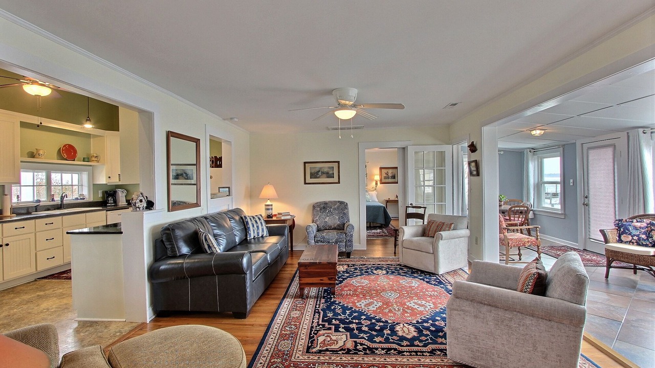 Photo of Livingroom in River Road
