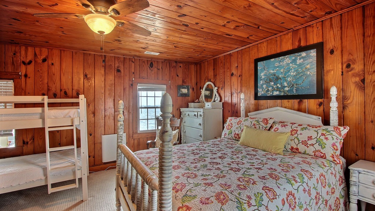 Photo of Bedroom in River Road