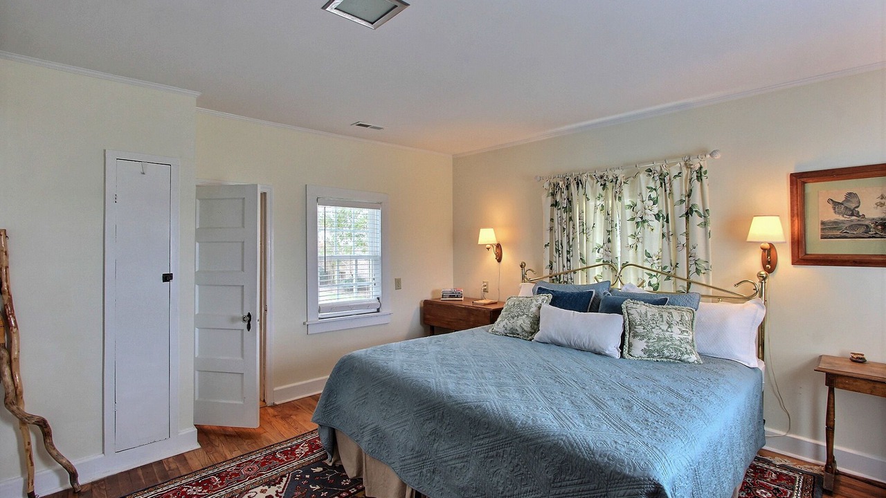 Photo of Bedroom in River Road