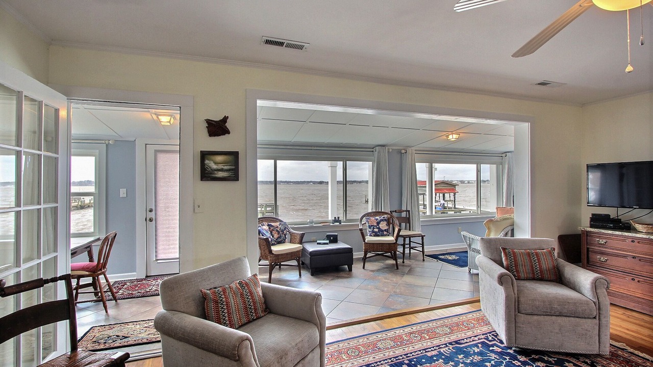 Photo of Livingroom in River Road