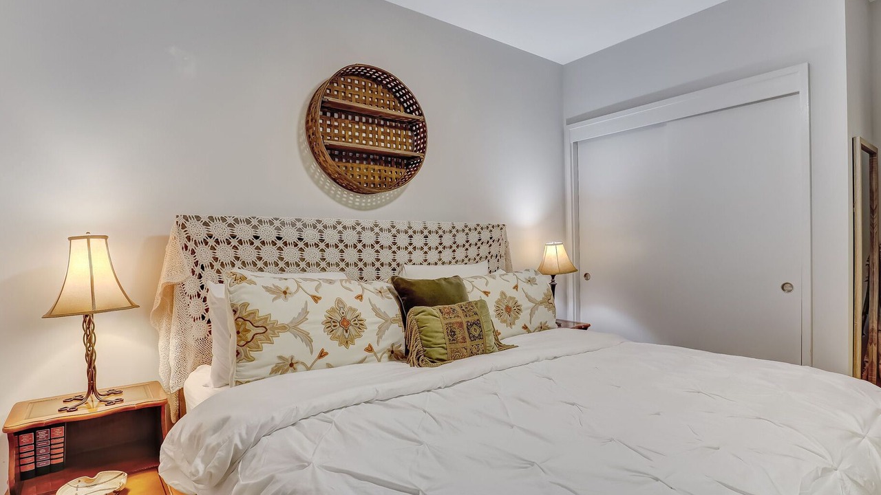 Photo of Bedroom in Historic District - North