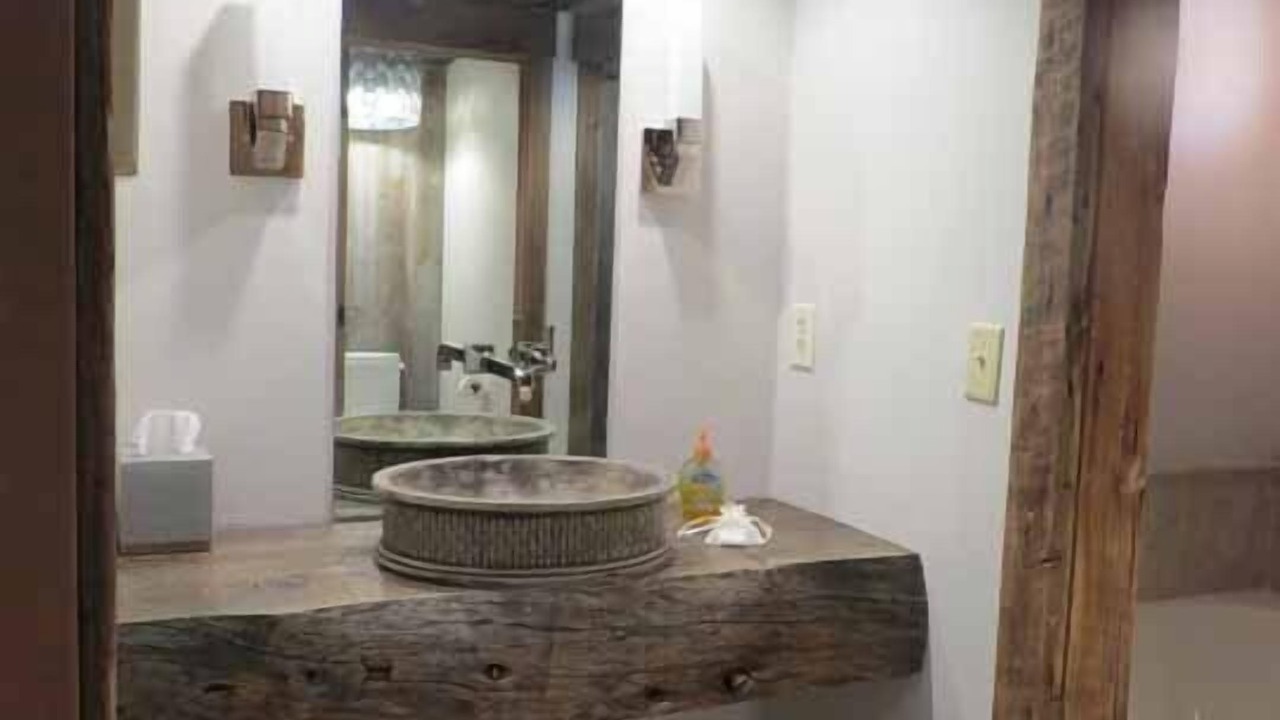 Photo of Bathroom in Gardiner