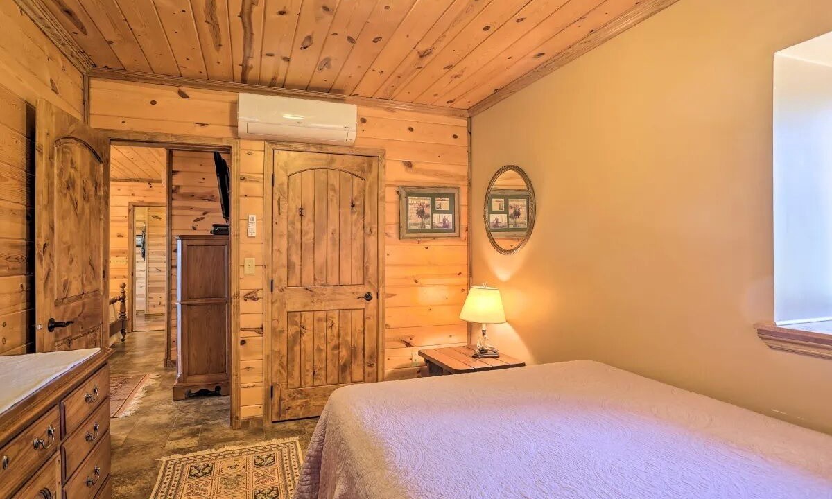 Photo of Bedroom in Hot Springs