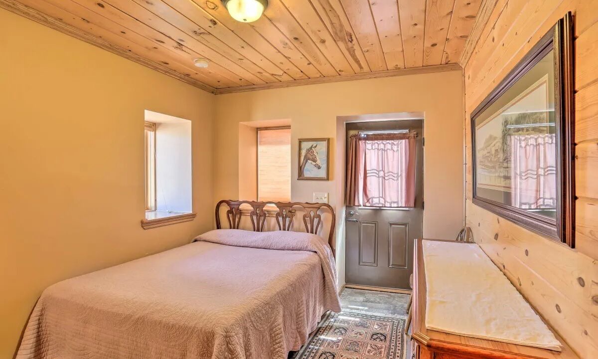 Photo of Bedroom in Hot Springs