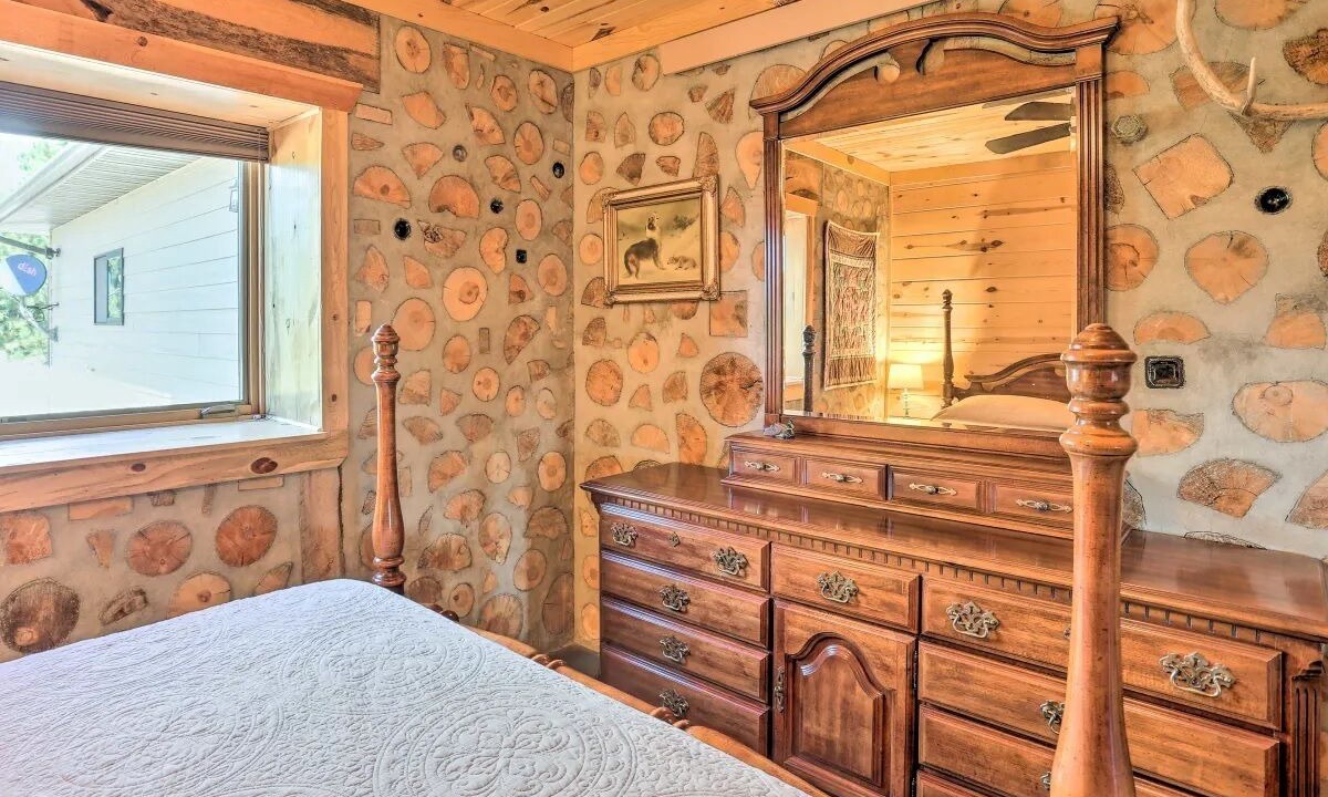 Photo of Bedroom in Hot Springs