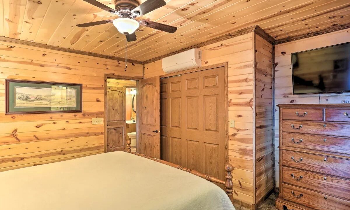 Photo of Bedroom in Hot Springs