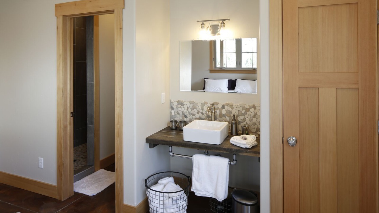Photo of Bathroom in Gardiner