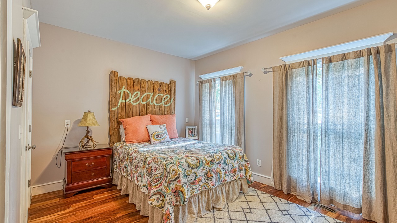 Photo of Bedroom in Counce