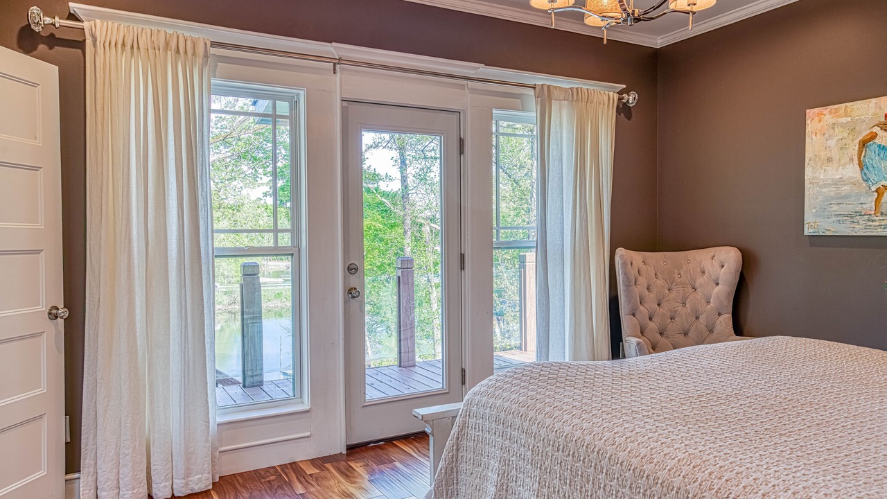 Photo of Bedroom in Counce