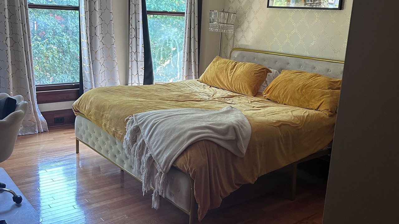 Photo of Bedroom in Detroit - Shoreway
