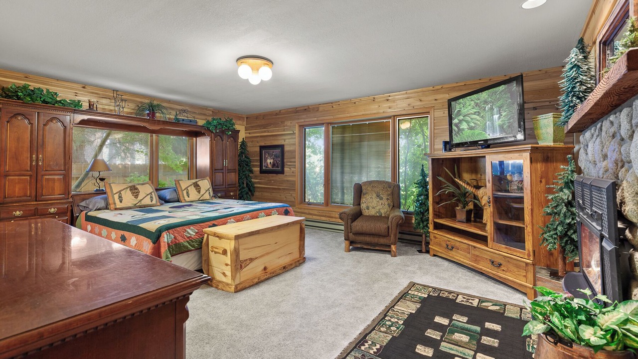 Photo of Bedroom in Spirit Lake