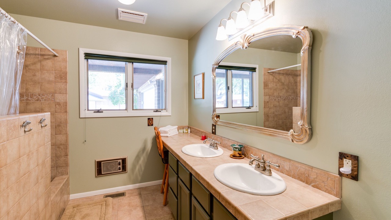 Photo of Bathroom in Cascade